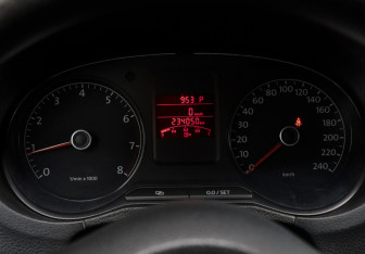 Подержанный автомобиль Volkswagen Polo Sedan 2012 года (15 фото)