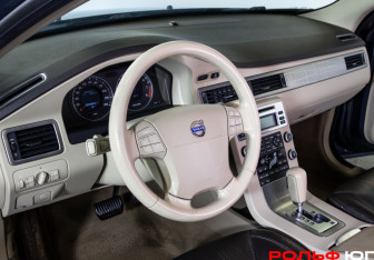 Подержанный автомобиль Volvo XC70 2008 года (10 фото)