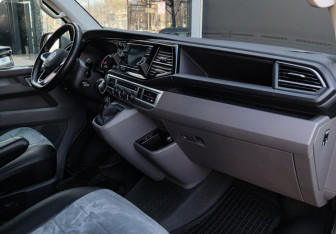 Подержанный автомобиль Volkswagen Caravelle 2021 года (8 фото)