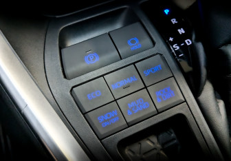 Подержанный автомобиль Toyota RAV4 2021 года (25 фото)