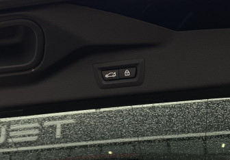 Подержанный автомобиль BMW X7 2022 года (12 фото)