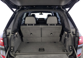 Подержанный автомобиль BMW X7 2019 года (10 фото)