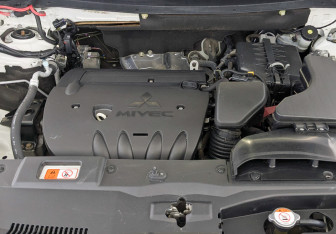 Подержанный автомобиль Mitsubishi Outlander 2019 года (9 фото)