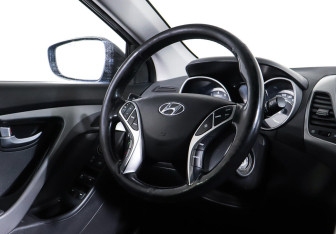 Подержанный автомобиль Hyundai Elantra Sedan 2014 года (12 фото)