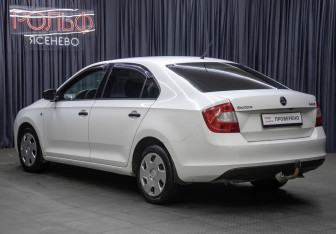 Подержанный автомобиль Skoda Rapid Liftback 2014 года (7 фото)