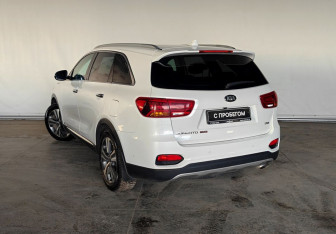 Подержанный автомобиль Kia Sorento 2018 года (6 фото)