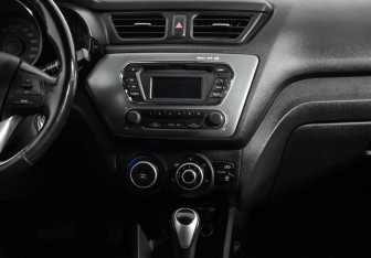 Подержанный автомобиль Kia Rio Hatchback 2014 года (12 фото)