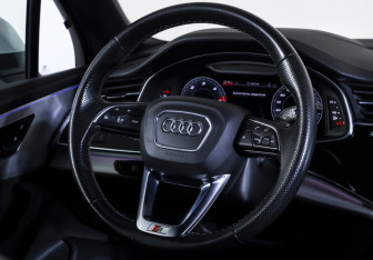 Подержанный автомобиль Audi Q7 2020 года (14 фото)