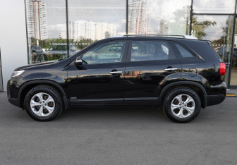 Подержанный автомобиль Kia Sorento 2014 года (8 фото)
