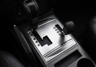 Подержанный автомобиль Mitsubishi Pajero 2011 года (15 фото)