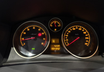 Подержанный автомобиль Opel Astra Wagon 2011 года (15 фото)