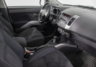 Подержанный автомобиль Mitsubishi Outlander 2008 года (9 фото)