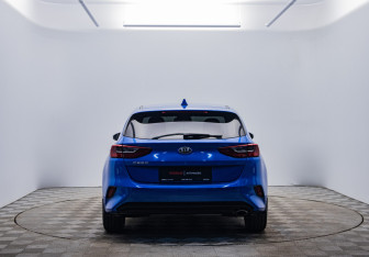 Подержанный автомобиль Kia Ceed Hatchback 2019 года (6 фото)