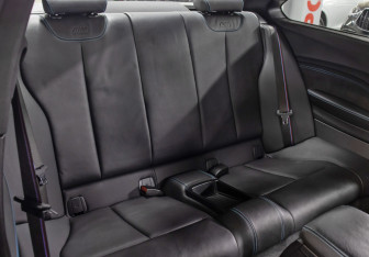 Подержанный автомобиль BMW M2 2019 года (11 фото)