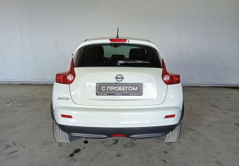 Подержанный автомобиль Nissan Juke 2011 года (5 фото)