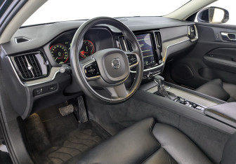 Подержанный автомобиль Volvo S60 2019 года (16 фото)