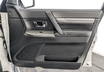 Подержанный автомобиль Mitsubishi Pajero 2018 года (23 фото)