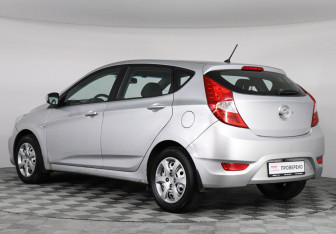 Подержанный автомобиль Hyundai Solaris Hatchback 2012 года (4 фото)