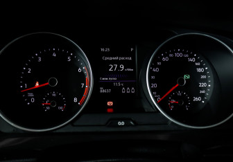 Подержанный автомобиль Volkswagen Tiguan 2018 года (11 фото)