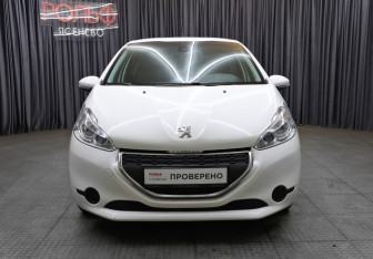 Подержанный автомобиль Peugeot 208 2013 года (2 фото)