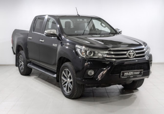 Подержанный автомобиль Toyota Hilux 2017 года (3 фото)