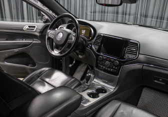 Подержанный автомобиль Jeep Grand Cherokee 2020 года (11 фото)