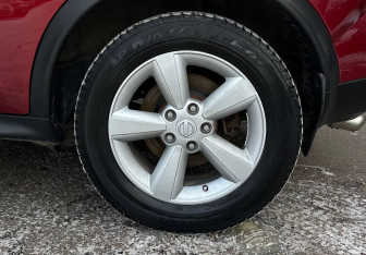 Подержанный автомобиль Nissan Juke 2011 года (16 фото)