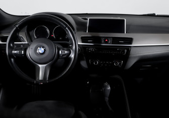 Подержанный автомобиль BMW X2 2017 года (12 фото)