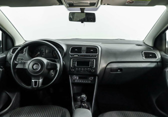 Подержанный автомобиль Volkswagen Polo Sedan 2013 года (7 фото)