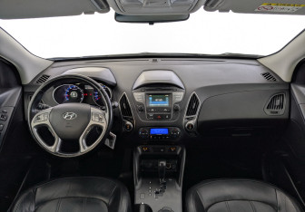 Подержанный автомобиль Hyundai ix35 2015 года (14 фото)