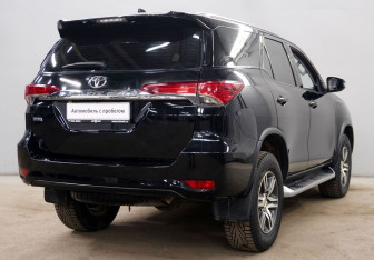 Подержанный автомобиль Toyota Fortuner 2018 года (5 фото)