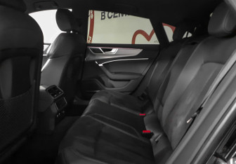 Подержанный автомобиль Audi A7 2021 года (15 фото)