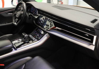 Подержанный автомобиль Audi Q8 2019 года (22 фото)