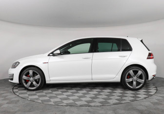 Подержанный автомобиль Volkswagen Golf GTI Hatchback 2014 года (8 фото)