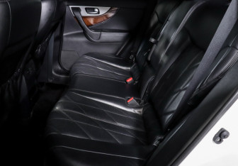 Подержанный автомобиль Infiniti FX 2012 года (10 фото)