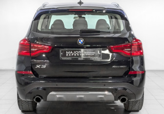 Подержанный автомобиль BMW X3 2020 года (6 фото)