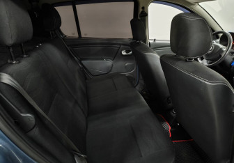 Подержанный автомобиль Renault Sandero 2012 года (11 фото)