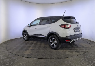 Подержанный автомобиль Renault Kaptur 2021 года (7 фото)