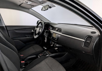Подержанный автомобиль Kia Rio Hatchback 2020 года (11 фото)
