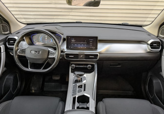 Подержанный автомобиль Geely Coolray 2022 года (14 фото)