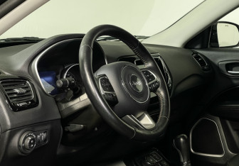 Подержанный автомобиль Jeep Compass 2020 года (13 фото)