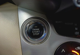 Подержанный автомобиль Toyota RAV4 2007 года (17 фото)