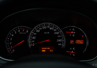 Подержанный автомобиль Nissan Teana 2010 года (25 фото)