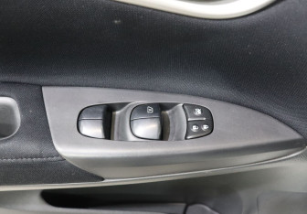 Подержанный автомобиль Nissan Sentra Sedan 2015 года (11 фото)