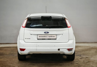 Подержанный автомобиль Ford Focus Hatchback 2010 года (6 фото)
