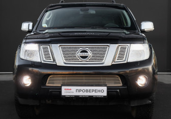 Подержанный автомобиль Nissan Pathfinder 2012 года (2 фото)