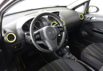 Подержанный автомобиль Opel Corsa 2011 года (9 фото)
