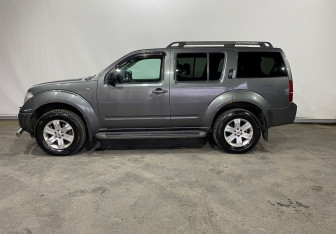 Подержанный автомобиль Nissan Pathfinder 2006 года (7 фото)