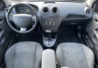 Подержанный автомобиль Ford Fiesta Hatchback 2008 года (10 фото)