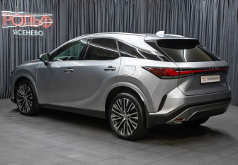Подержанный автомобиль Lexus RX 2022 года (7 фото)